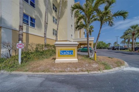 Condominio en alquiler en North Redington Beach, Florida, 3 dormitorios, 219.25 m2 № 1772097 - foto 2