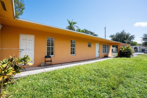 Снять в аренду виллу или дом в Халландейл-Бич, Флорида 3 спальни, 246.56м2, № 1952582 - фото 8