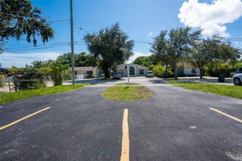 Снять в аренду виллу или дом в Халландейл-Бич, Флорида 3 спальни, 246.56м2, № 1952582 - фото 13