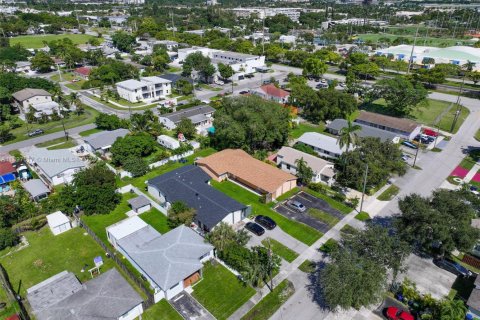 Снять в аренду виллу или дом в Халландейл-Бич, Флорида 3 спальни, 246.56м2, № 1952582 - фото 6