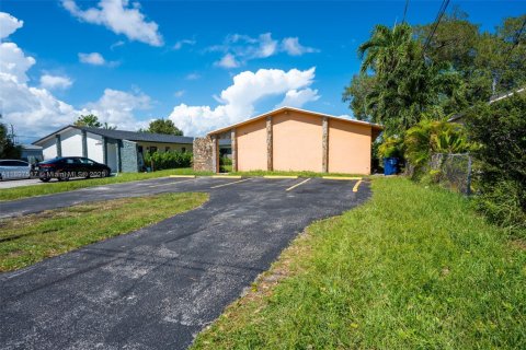 Снять в аренду виллу или дом в Халландейл-Бич, Флорида 3 спальни, 246.56м2, № 1952582 - фото 14