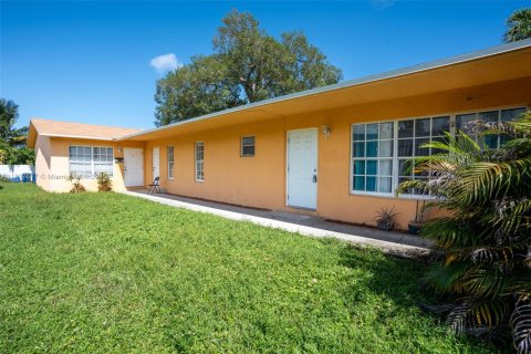 Снять в аренду виллу или дом в Халландейл-Бич, Флорида 3 спальни, 246.56м2, № 1952582 - фото 11