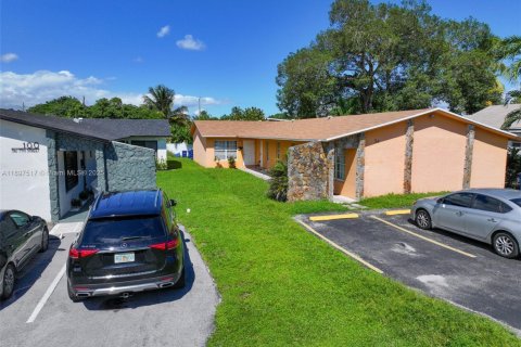 Снять в аренду виллу или дом в Халландейл-Бич, Флорида 3 спальни, 246.56м2, № 1952582 - фото 3