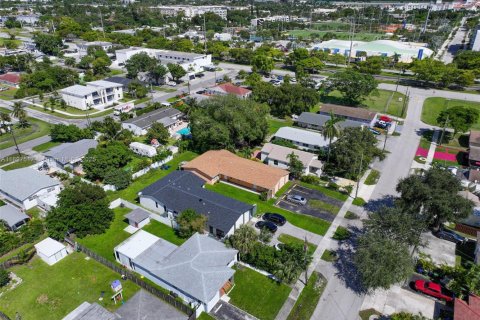 Снять в аренду виллу или дом в Халландейл-Бич, Флорида 3 спальни, 246.56м2, № 1952582 - фото 2