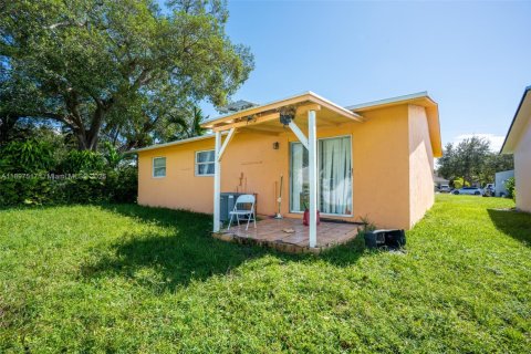 Снять в аренду виллу или дом в Халландейл-Бич, Флорида 3 спальни, 246.56м2, № 1952582 - фото 9