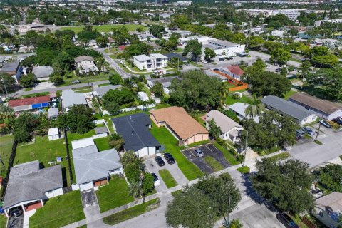 Снять в аренду виллу или дом в Халландейл-Бич, Флорида 3 спальни, 246.56м2, № 1952582 - фото 5
