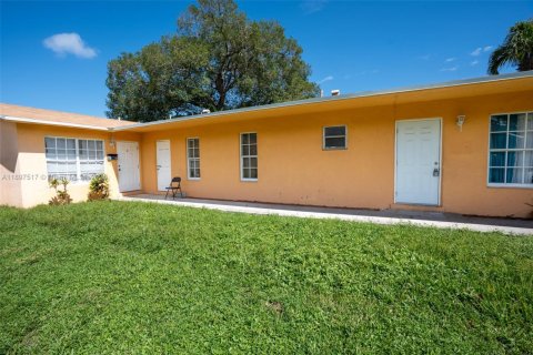 Снять в аренду виллу или дом в Халландейл-Бич, Флорида 3 спальни, 246.56м2, № 1952582 - фото 10