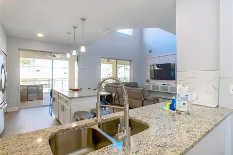 House in Davenport, Florida 6 bedrooms, 257.43 sq.m. № 1916444 - photo 9