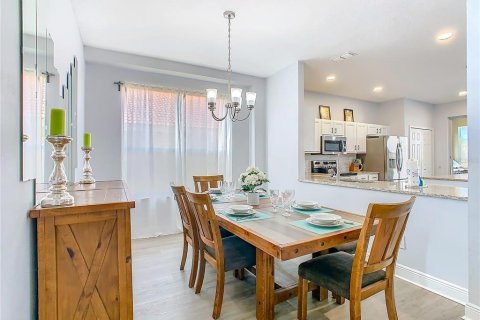 House in Davenport, Florida 6 bedrooms, 257.43 sq.m. № 1916444 - photo 7