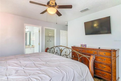 House in Davenport, Florida 6 bedrooms, 257.43 sq.m. № 1916444 - photo 24