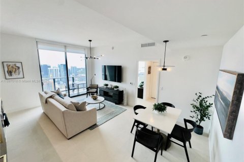 Condo in Miami, Florida, 2 bedrooms № 1953300 - photo 1
