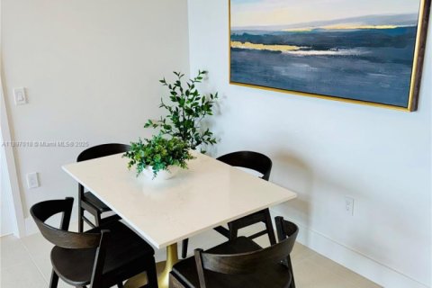 Condo in Miami, Florida, 2 bedrooms № 1953300 - photo 18