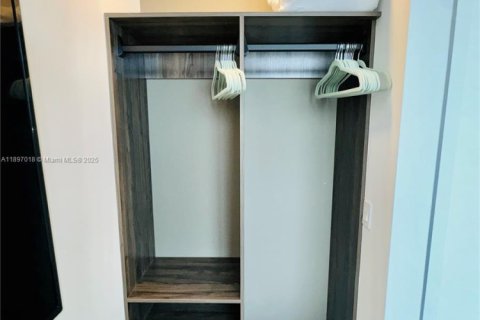 Condo in Miami, Florida, 2 bedrooms № 1953300 - photo 17