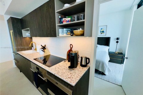 Condo in Miami, Florida, 2 bedrooms № 1953300 - photo 13
