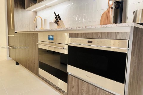 Condo in Miami, Florida, 2 bedrooms № 1953300 - photo 15