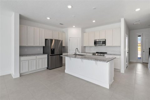Townhouse in Ocoee, Florida 3 bedrooms, 179.77 sq.m. № 1681072 - photo 2