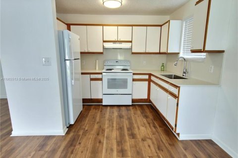 Купить виллу или дом в Майами, Флорида 3 спальни, 104.52м2, № 1954536 - фото 3