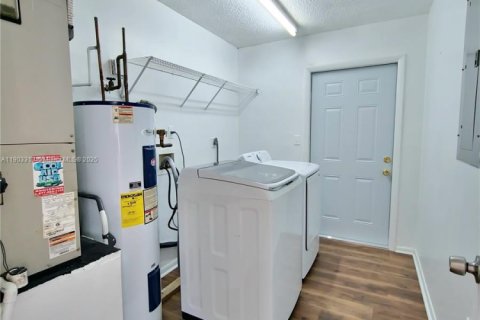 Купить виллу или дом в Майами, Флорида 3 спальни, 104.52м2, № 1954536 - фото 9