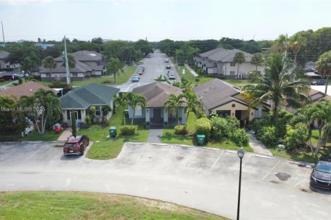 Купить виллу или дом в Майами, Флорида 3 спальни, 104.52м2, № 1954536 - фото 12