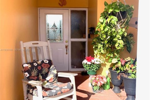 Купить виллу или дом в Корал-Спрингс, Флорида 4 спальни, 178.65м2, № 1988973 - фото 2