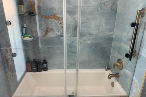 Купить виллу или дом в Корал-Спрингс, Флорида 4 спальни, 178.65м2, № 1988973 - фото 15