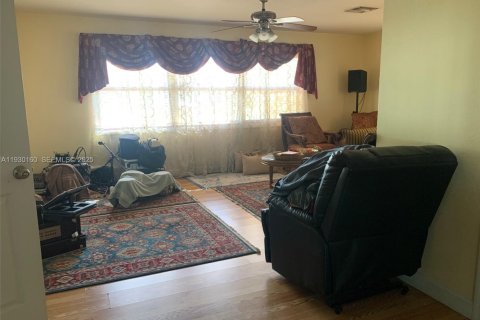 Купить виллу или дом в Корал-Спрингс, Флорида 4 спальни, 178.65м2, № 1988973 - фото 12