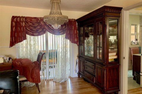 Купить виллу или дом в Корал-Спрингс, Флорида 4 спальни, 178.65м2, № 1988973 - фото 13