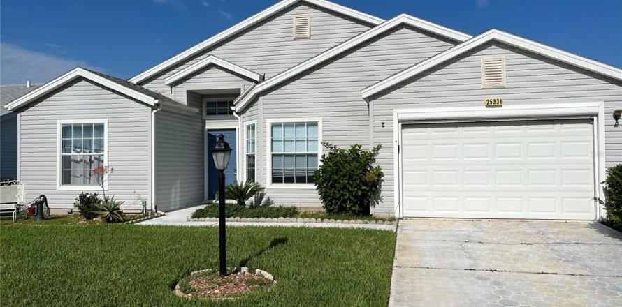 House in Leesburg, Florida 2 bedrooms, 131.27 sq.m. № 749204