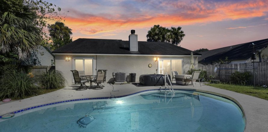 House in Jacksonville Beach, Florida 3 bedrooms, 129.32 sq.m. № 832082