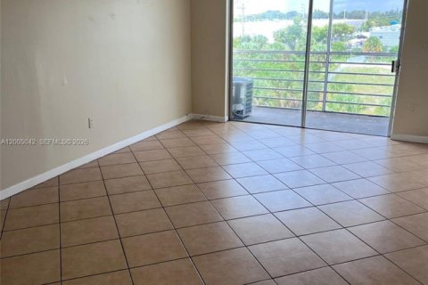 Condo in Boynton Beach, Florida, 1 bedroom  № 2069031