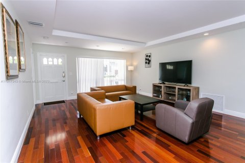 Villa ou maison à louer à Hollywood, Floride: 4 chambres, 158.12 m2 № 2023159 - photo 15