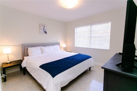 Villa ou maison à louer à Hollywood, Floride: 4 chambres, 158.12 m2 № 2023159 - photo 10