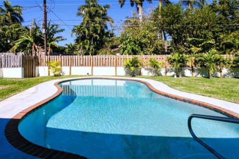 Villa ou maison à louer à Hollywood, Floride: 4 chambres, 158.12 m2 № 2023159 - photo 2