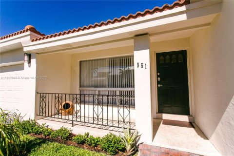 Villa ou maison à louer à Hollywood, Floride: 4 chambres, 158.12 m2 № 2023159 - photo 4