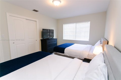 Villa ou maison à louer à Hollywood, Floride: 4 chambres, 158.12 m2 № 2023159 - photo 9