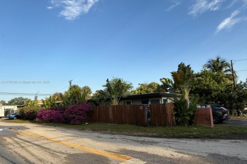 Villa ou maison à louer à Fort Lauderdale, Floride: 1 chambre, 48.77 m2 № 1874672 - photo 2