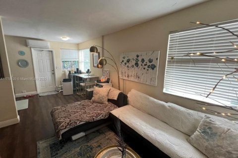 Villa ou maison à louer à Fort Lauderdale, Floride: 1 chambre, 48.77 m2 № 1874672 - photo 9