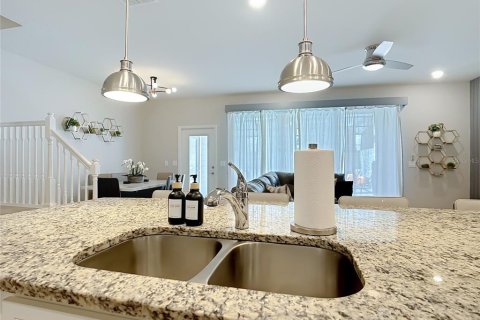 Touwnhouse à vendre à Davenport, Floride: 5 chambres, 212.1 m2 № 2361421 - photo 11