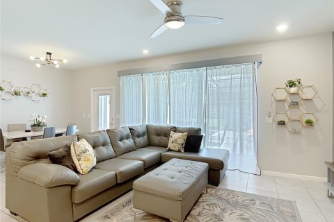 Touwnhouse à vendre à Davenport, Floride: 5 chambres, 212.1 m2 № 2361421 - photo 15