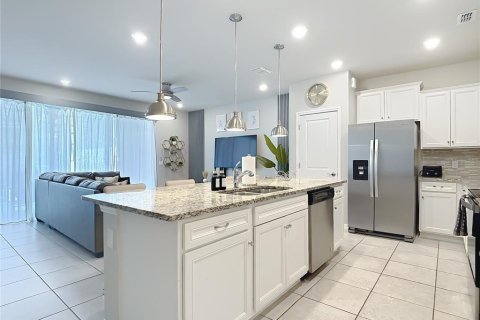 Touwnhouse à vendre à Davenport, Floride: 5 chambres, 212.1 m2 № 2361421 - photo 8