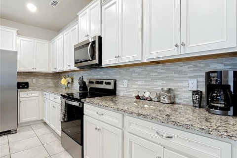 Touwnhouse à vendre à Davenport, Floride: 5 chambres, 212.1 m2 № 2361421 - photo 9