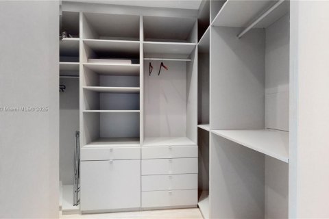 Condo in Miami Beach, Florida, 3 bedrooms  № 1937547 - photo 11
