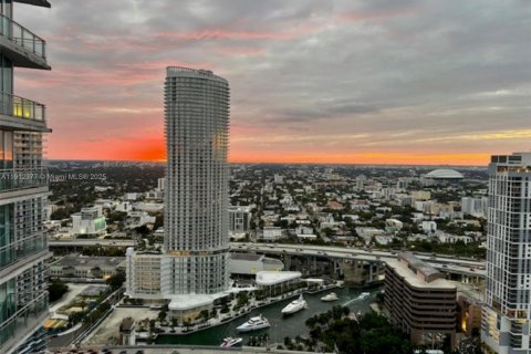 Condominio en alquiler en Miami, Florida, 1 dormitorio, 73.3 m2 № 1969220 - foto 21