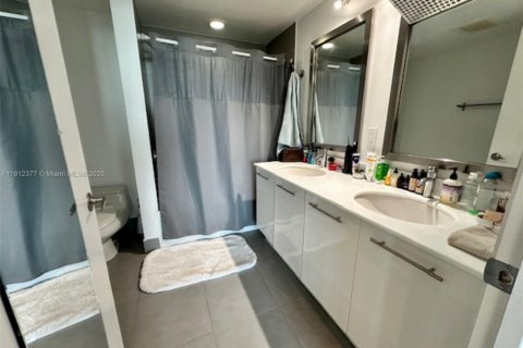 Condominio en alquiler en Miami, Florida, 1 dormitorio, 73.3 m2 № 1969220 - foto 14