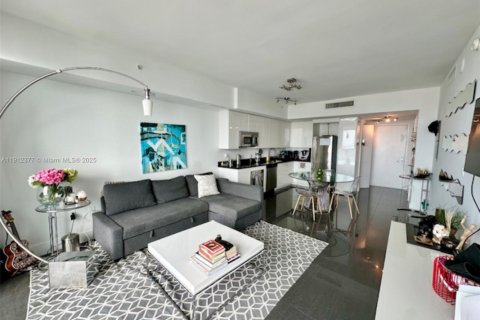 Condominio en Miami, Florida, 1 dormitorio № 1969220