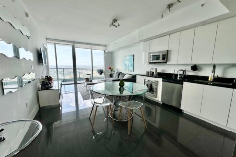 Condominio en alquiler en Miami, Florida, 1 dormitorio, 73.3 m2 № 1969220 - foto 5