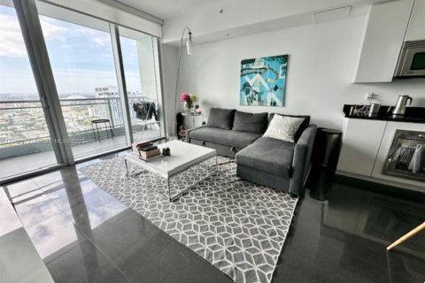 Condominio en alquiler en Miami, Florida, 1 dormitorio, 73.3 m2 № 1969220 - foto 3