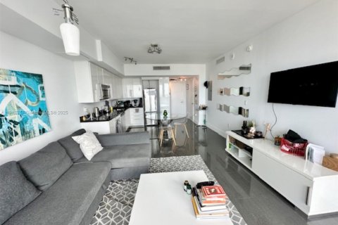 Condominio en alquiler en Miami, Florida, 1 dormitorio, 73.3 m2 № 1969220 - foto 2