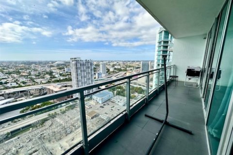 Condominio en alquiler en Miami, Florida, 1 dormitorio, 73.3 m2 № 1969220 - foto 17
