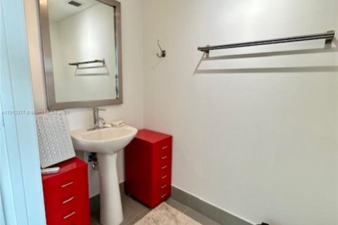 Condominio en alquiler en Miami, Florida, 1 dormitorio, 73.3 m2 № 1969220 - foto 8